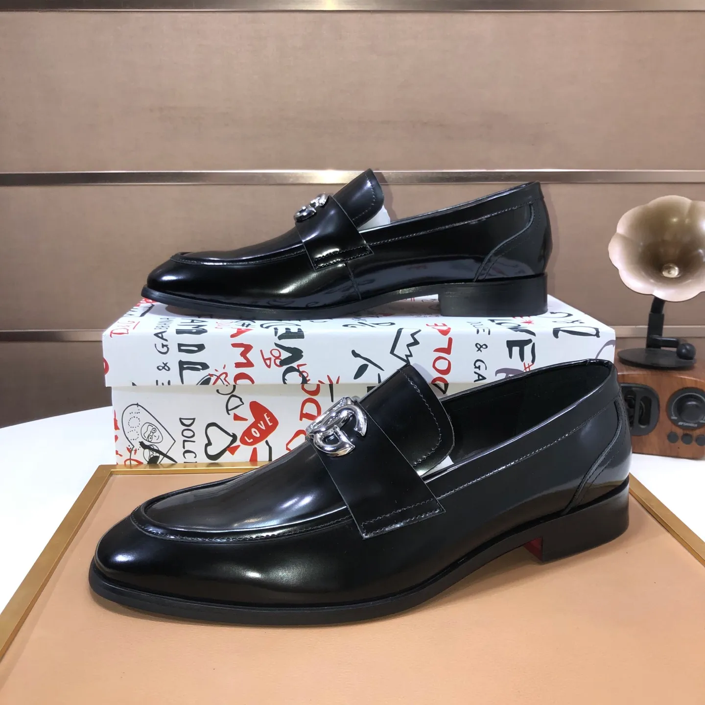 Ex-factory price 500💰DG top quality🔍🔍men's new leather shoes🚹Sold simultaneously at counters⚠Shoe uppers are imported cowhide from Italy, fully imported cowhide lining, imported accessories💪💪, completely 1⃣️ to 1⃣️replica🇮🇹 💪💪, ⚠Sole: The original sole is specially provided by the original factory, the exclusive movable molded sole is super comfortable, ⚠The original factory follows the order, 🔍🔍high quality, you can enter and exit the counter at will, welcome to compare ⚠Number of sizes: 38-44 (45 customized)